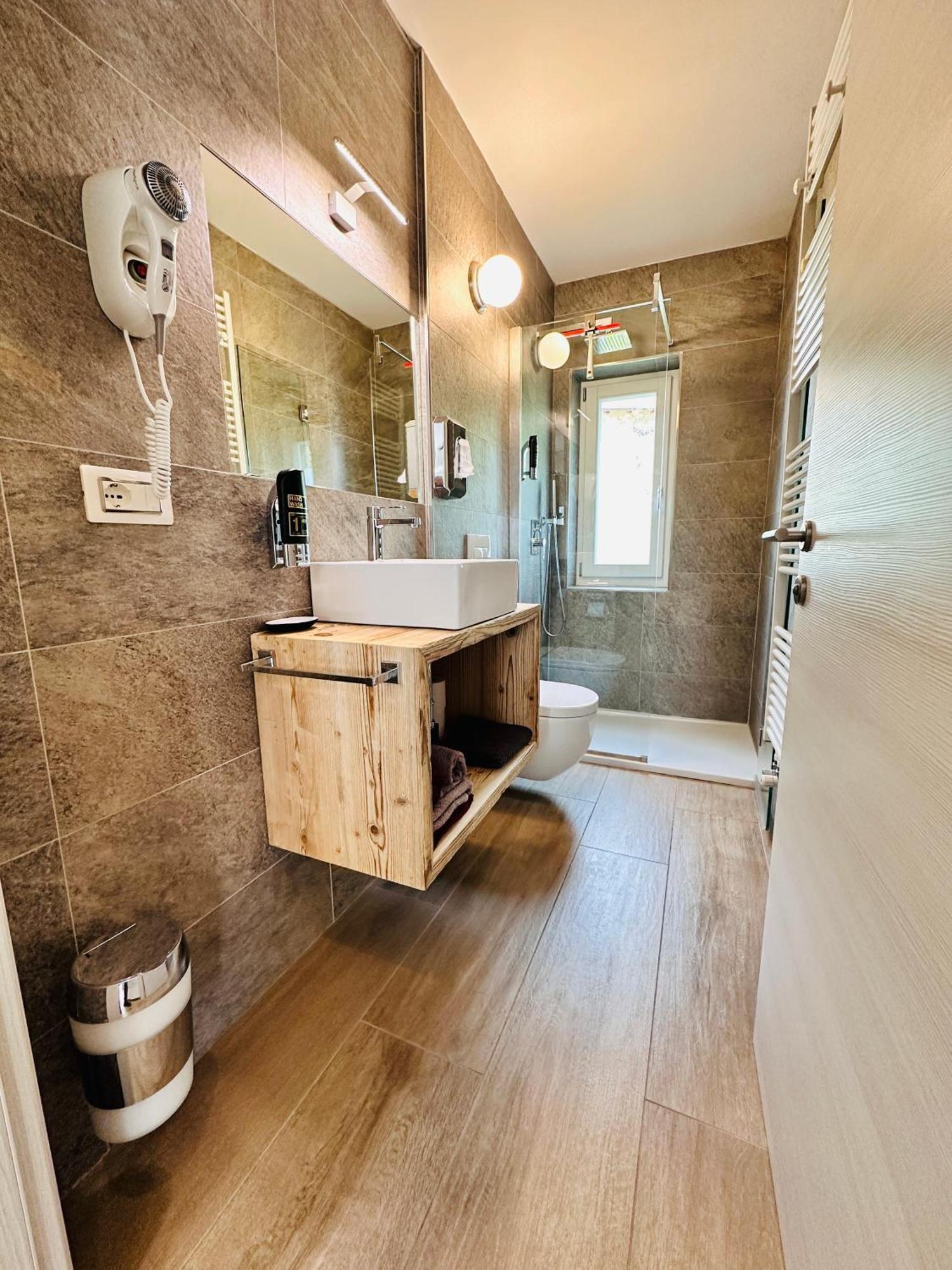 Casa Tosca - Holiday Home Torbole Sul Garda Eksteriør bilde